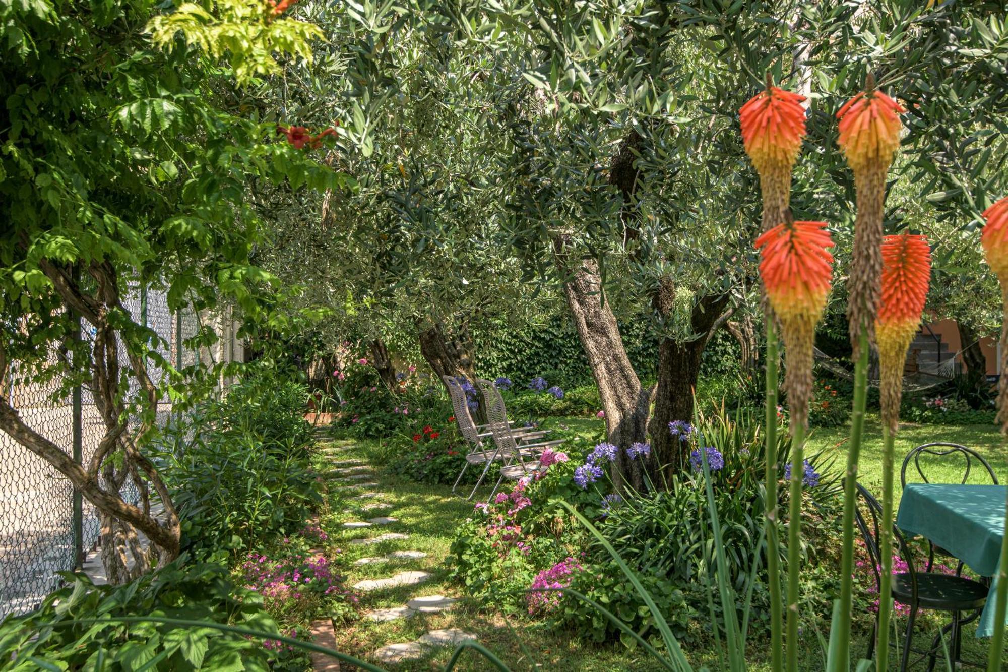 In Riva Al Lago Di Iseo Residenza Loft Marone Bagian luar foto